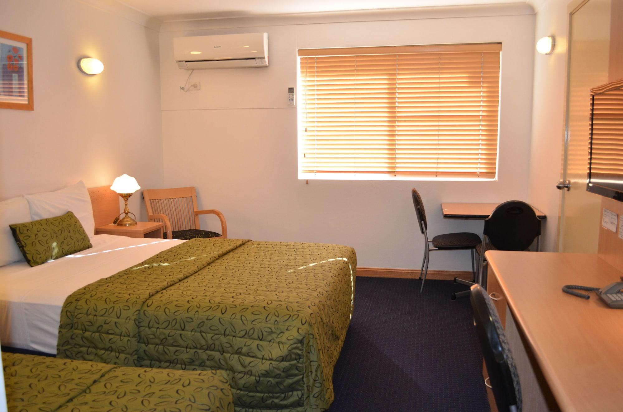 Airport Motel 3*