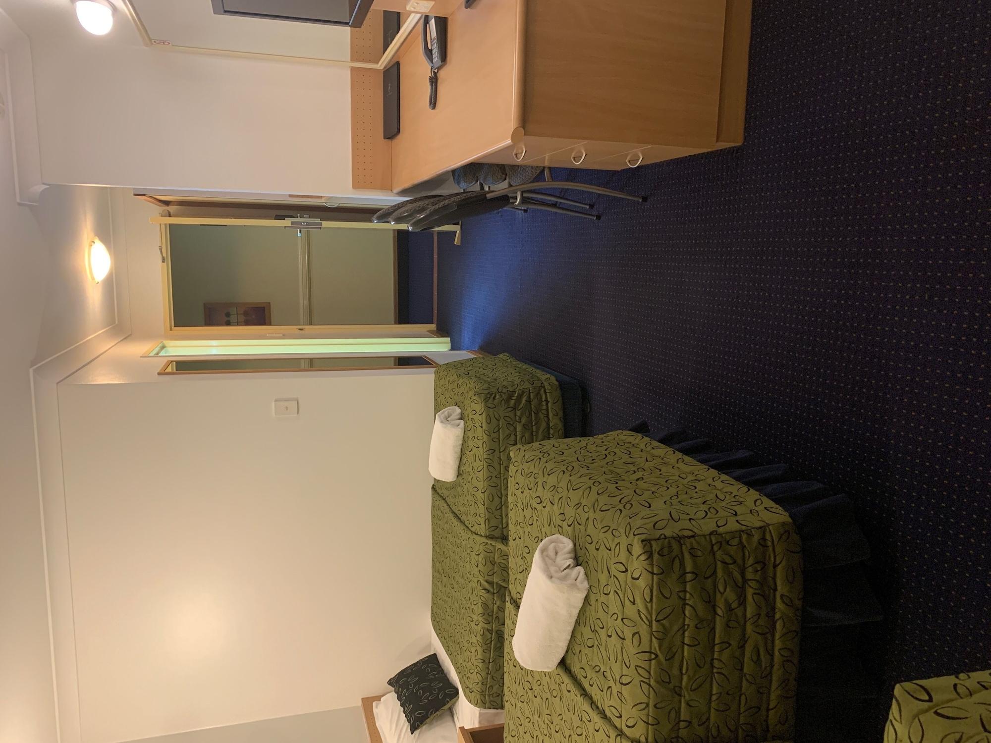 Airport Motel 3*